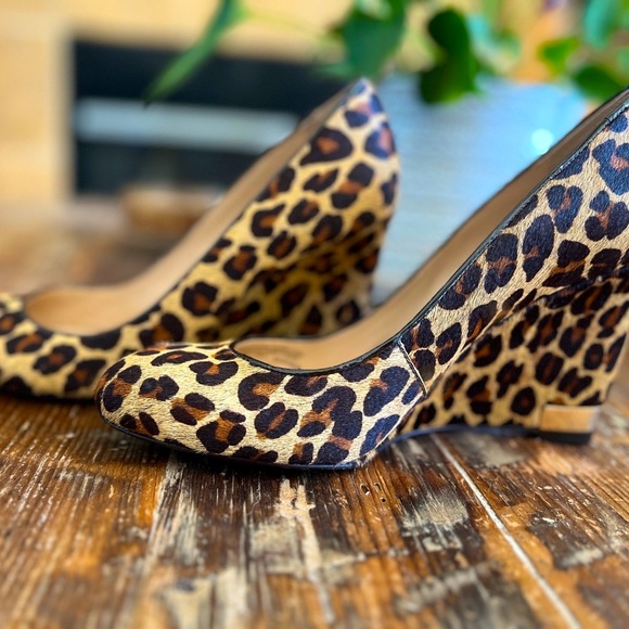 Tory Burch 9 M  Astoria calf hair leopard print wedge heels - Picture 2 of 11